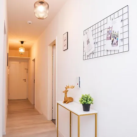 Smart - - Perfect For 6-8 Guests! Netflix - - Free Parking Zone Apartment Wuppertal