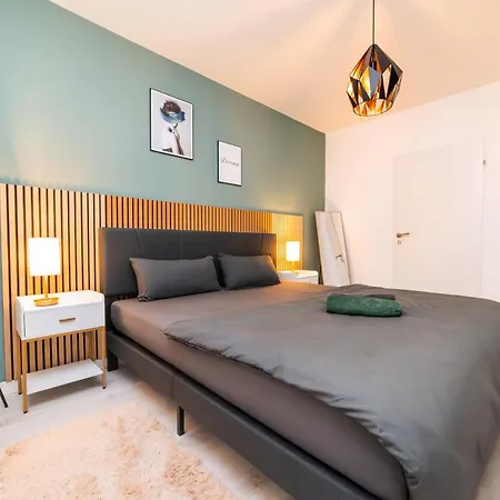 Smart - - Perfect For 6-8 Guests! Netflix - - Free Parking Zone Apartment