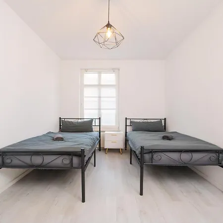 Apartment Smart - - Perfect For 6-8 Guests! Netflix - - Free Parking Zone