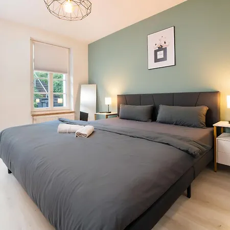 Smart - - Perfect For 6-8 Guests! Netflix - - Free Parking Zone Apartment Wuppertal