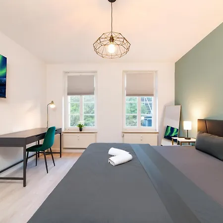 Smart - - Perfect For 6-8 Guests! Netflix - - Free Parking Zone *