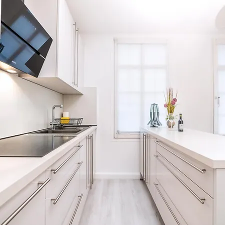 Apartment Smart - - Perfect For 6-8 Guests! Netflix - - Free Parking Zone